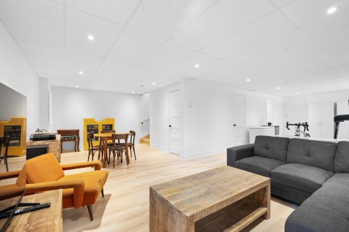 Family Room - 18 Rue Ogilvy E., Saint-Hippolyte, QC - Indoor Photo Showing Living Room