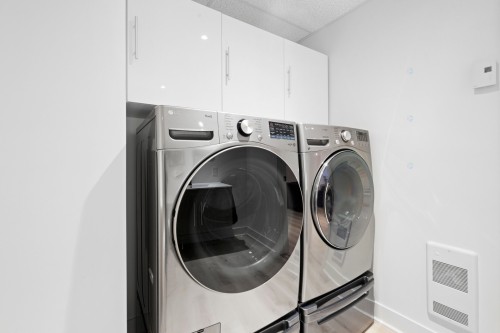 Bathroom - 18 Rue Ogilvy E., Saint-Hippolyte, QC - Indoor Photo Showing Laundry Room