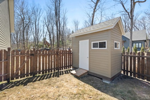 Shed - 18 Rue Ogilvy E., Saint-Hippolyte, QC - Outdoor