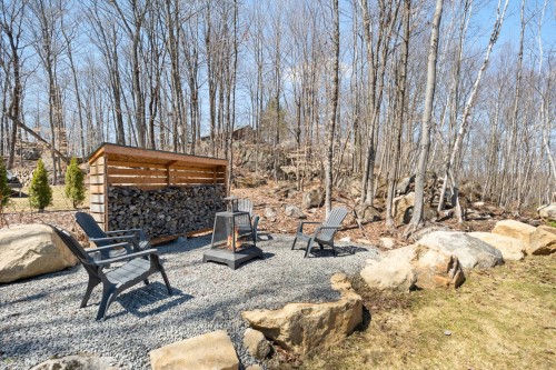 Courtyard - 18 Rue Ogilvy E., Saint-Hippolyte, QC - Outdoor