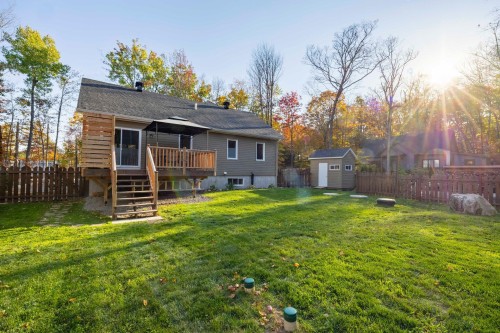 Courtyard - 18 Rue Ogilvy E., Saint-Hippolyte, QC - Outdoor