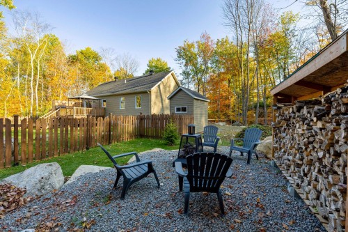 Courtyard - 18 Rue Ogilvy E., Saint-Hippolyte, QC - Outdoor