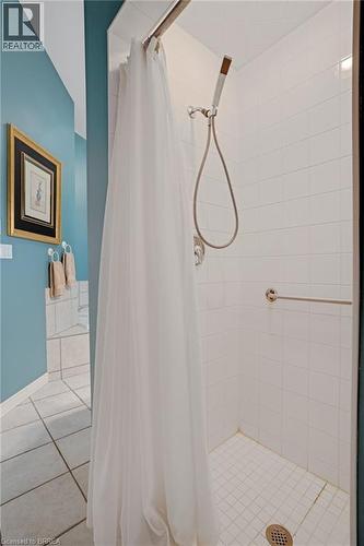 Shower with white subway tile surround, handheld shower fixture, and a grab bar - 422 Powerline Road Unit# 10, Brantford, ON - Indoor Photo Showing Bathroom