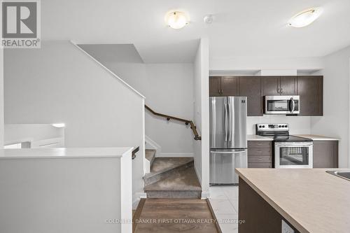 511 Clemency Crescent, Ottawa, ON - Indoor Photo Showing Kitchen
