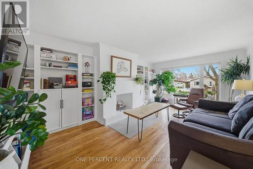 69 Burland Street, Ottawa, ON - Indoor Photo Showing Living Room
