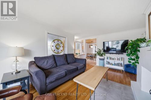 69 Burland Street, Ottawa, ON - Indoor Photo Showing Living Room