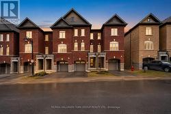 104 GORDON CIRCLE Newmarket, ON L3Y 0C9