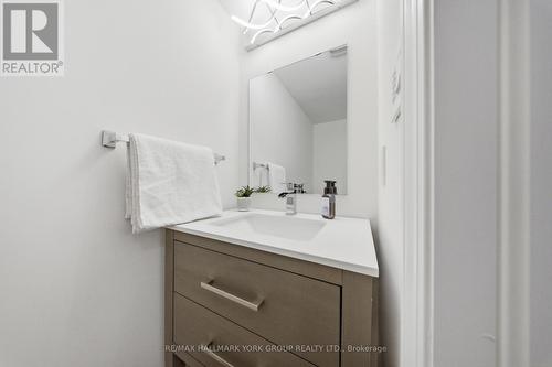 104 Gordon Circle, Newmarket, ON - Indoor