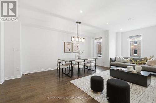 104 Gordon Circle, Newmarket, ON - Indoor Photo Showing Living Room With Fireplace