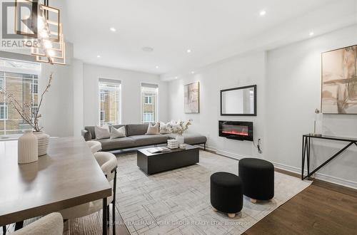 104 Gordon Circle, Newmarket, ON - Indoor Photo Showing Living Room With Fireplace