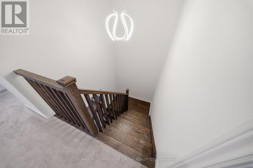 104 Gordon Circle, Newmarket, ON - Indoor Photo Showing Other Room