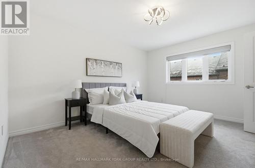 104 Gordon Circle, Newmarket, ON - Indoor Photo Showing Bedroom