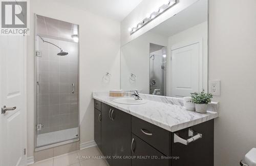 104 Gordon Circle, Newmarket, ON - Indoor Photo Showing Other Room