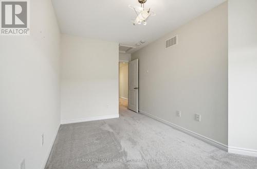 104 Gordon Circle, Newmarket, ON - Indoor Photo Showing Bathroom