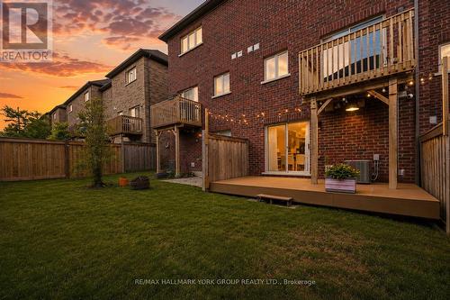 104 Gordon Circle, Newmarket, ON - Indoor Photo Showing Garage