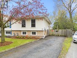 26 TARA CRESCENT Thorold (Confederation Heights), ON L2V 4M1
