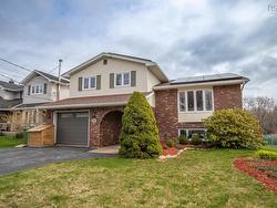 39 Dorothea Drive  Dartmouth, NS B2W 5X4