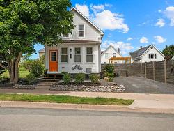 344 Brookside Ave  New Glasgow, NS B2H 3E8