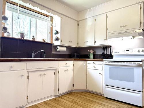 6 Durley Street, Amherst, NS 