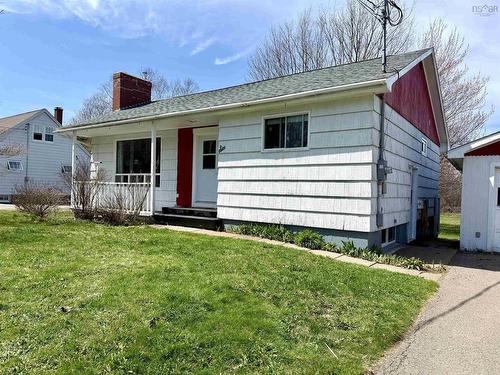 6 Durley Street, Amherst, NS 