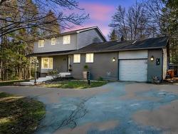 14 Sandstone Avenue  Fall River, NS B2T 1P5