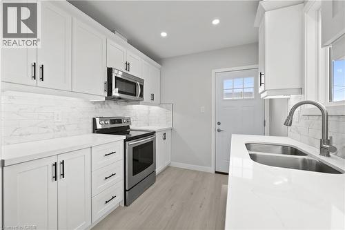 1180 Union Street, Kitchener, ON - Indoor Photo Showing Kitchen With Double Sink With Upgraded Kitchen