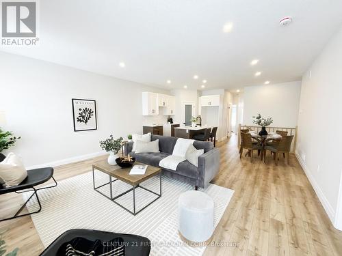 7 Postma Crescent, North Middlesex (Ailsa Craig), ON - Indoor Photo Showing Living Room