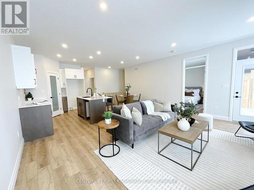 7 Postma Crescent, North Middlesex (Ailsa Craig), ON - Indoor Photo Showing Living Room