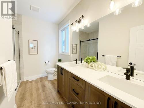 7 Postma Crescent, North Middlesex (Ailsa Craig), ON - Indoor Photo Showing Bathroom
