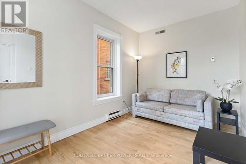 308 - 460 Wellington Street, London East (East F), ON - Indoor Photo Showing Living Room