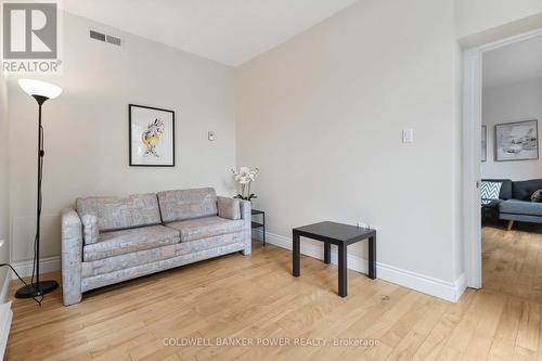 308 - 460 Wellington Street, London East (East F), ON - Indoor Photo Showing Living Room