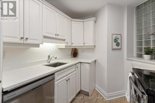 308 - 460 Wellington Street, London East (East F), ON - Indoor Photo Showing Kitchen