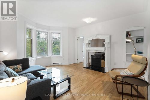 308 - 460 Wellington Street, London East (East F), ON - Indoor Photo Showing Living Room