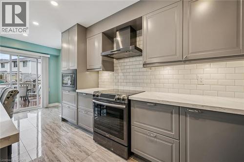 116 Kerwood Drive, Cambridge, ON - Indoor Photo Showing Kitchen With Upgraded Kitchen