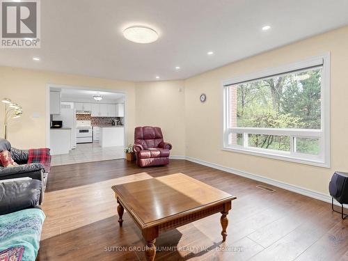 1763 Willow Way, Mississauga, ON - Indoor Photo Showing Living Room