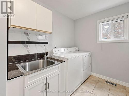 1763 Willow Way, Mississauga, ON - Indoor Photo Showing Kitchen With Double Sink