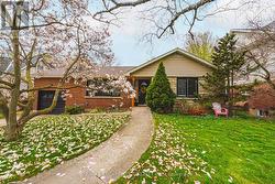 2143 DEYNCOURT DRIVE  Burlington, ON L7R 1W2