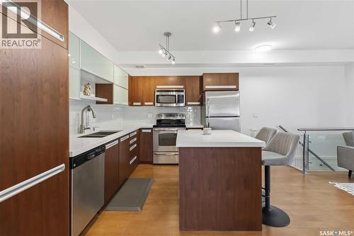 202 1015 Patrick Crescent, Saskatoon, SK - Indoor Photo Showing Kitchen With Double Sink