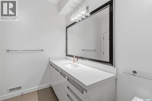 202 1015 Patrick Crescent, Saskatoon, SK - Indoor Photo Showing Bathroom