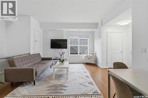 202 1015 Patrick Crescent, Saskatoon, SK - Indoor Photo Showing Living Room