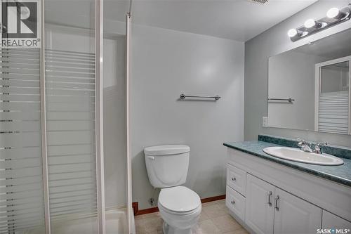 114 Woods Court, Saskatoon, SK - Indoor Photo Showing Bathroom