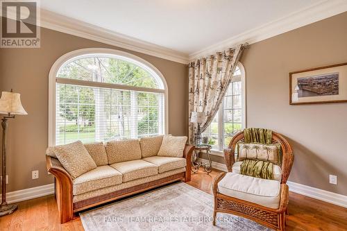 20 Mourning Dove Trail, Tiny, ON - Indoor Photo Showing Living Room