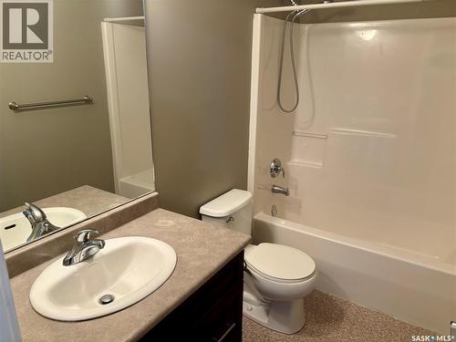 103 706 Hart Road, Saskatoon, SK - Indoor Photo Showing Bathroom