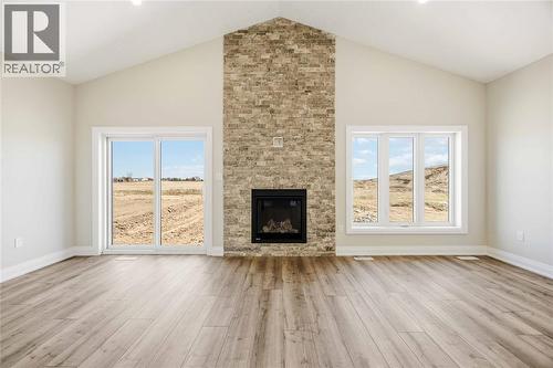 644 Ketter Way, Plympton-Wyoming, ON - Indoor Photo Showing Living Room With Fireplace