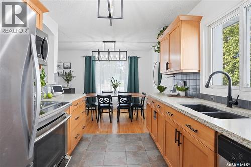 1722 Alexandra Avenue, Saskatoon, SK - Indoor Photo Showing Kitchen With Double Sink With Upgraded Kitchen