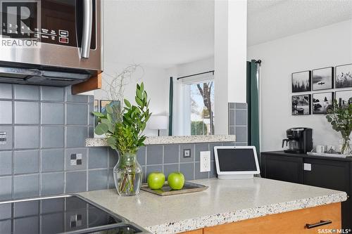 1722 Alexandra Avenue, Saskatoon, SK - Indoor Photo Showing Kitchen