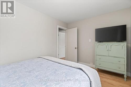 1102 Prince Philip Drive, London North (North M), ON - Indoor Photo Showing Bedroom