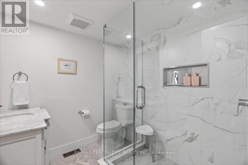 1102 Prince Philip Drive, London North (North M), ON - Indoor Photo Showing Bathroom