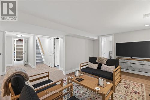 1102 Prince Philip Drive, London North (North M), ON - Indoor Photo Showing Living Room