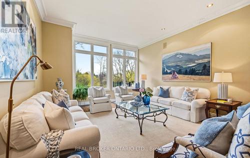 37 Lorraine Gardens, Toronto, ON - Indoor Photo Showing Living Room